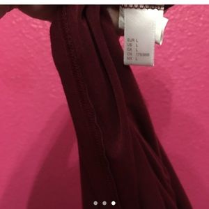 H&M maroon tie shirt